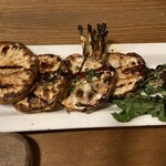 SARU BACON - 本日の39野菜　カブを約1センチ幅にスライスしたものをオリーブオイルにニンニクで焼いたもの　429円