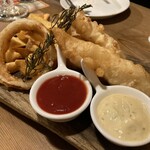 SARU BACON - フィッシュ&チップス825円　季節限定の真鯖バージョンもありました。