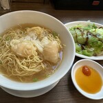 香港飲茶 点心厨房 - ランチAセット＝海老ワンタン麺と温レタス、オイスターソース掛け