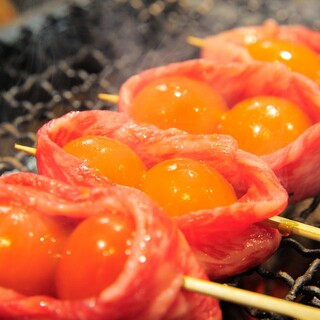 Signature menu of Wagyu fatty tuna and egg yolk pickled in soy sauce ◆ Wagyu lantern ◆