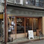 moni morning - 外観。　ラウンジ・カドにての間借り営業です。