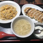 225145873 - 炒飯・焼き餃子セット　930円