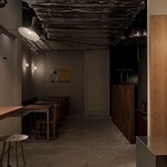 TAP SHOP BAR  - 内部（奥）