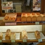 ブレッドハウスサンセール - 食パン棚