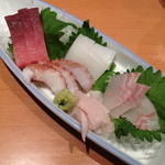 お刺身盛り合わせ（９８０円）