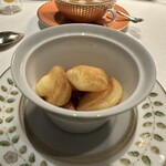 RISTORANTE OZIO - シトロン風味の焼き立てマドレーヌ