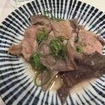 和風もつ料理 あらた - 和風煮込み。お通し。まじ、とろける。450円