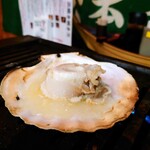 日比野市場鮮魚浜焼きセンター - ホタテ　680円