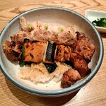 伊勢廣 - 皮身スペースが空いたまま着丼(食べかけではないです)　私の写真の撮り方下手で(>_<)娘に見せたら笑われました