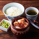 Manpuku Tsubozuke Lunch (300g)〈Juicy Kalbi, Chicken Thigh, Tontoro〉
