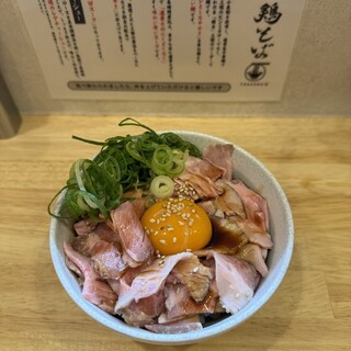 国産豚肩ロース使用！絶品レアチャーシューのラーメン