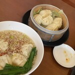 Howaito Gyouza Hanagasa - ワンタンスープに蒸し餃子