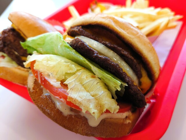 アメリカ西海岸で大人気のハンバーガーIn-N-Out Burger（イン