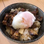 麺屋 雄 - 温玉まかない丼 200円(平日ランチ)