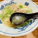 肉マシ鉄板食堂 - 【長浜ラーメン＝スープ】