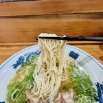 肉マシ鉄板食堂 - 【長浜ラーメン＝細麺】
