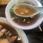 中華 紅楽 - 町中華の中華スープはこうでないと　大陸系はトロミの付いた玉子スープが多い