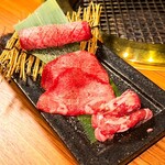 中目黒焼肉 登牛門 - 