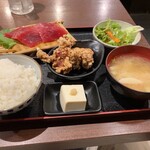 Koshitsu Maguro No Nakaochi Hyakuen No Izakaya Maguro Nchi - 