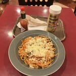 ベーカリー&カフェ Vent Dor Cafe - ナポリタン＋タバスコ、パルメザンチーズ投入