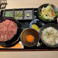 炭火和牛焼肉もうもう亭 広小路店 - もうもう牛まぶしセット