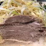 ラーメン家 - 分厚いチャーシュー