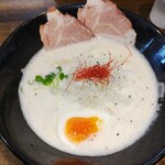 フカクサ製麺食堂 - 濃厚鶏泡白湯らーめん･･･濃厚と銘打ってたので色々と想像してたけど思ったほど濃厚ではなかったけどもスープはとても美味しかったです。