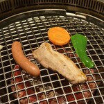 Shizuoka Sodachi - 金豚王のバラ肉とソーセージ、野菜
