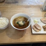 本枯中華そば 魚雷 - 主役のラーメン、登場！