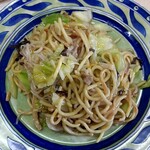 山庄 - 人気の皿うどん　麺はもちもち感があり弾力がある、濃ゆめの味付けで麺と馴染んでます