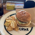 CRUZ BURGERS & CRAFT BEERS - スタンダード 1350円 ドクターペッパー170円(ランチ ドリンクセット)