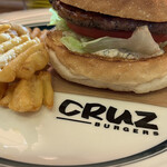 CRUZ BURGERS & CRAFT BEERS - スタンダードバーガー 1350円