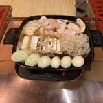 ぼたん - ネギ、豆腐、白滝、鶏肉