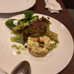 TORATTORIA VIOLA - 自家製スモークサーモンとアボカドのタルタル