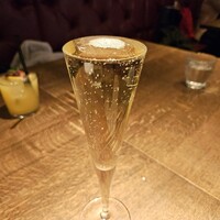 スペイン料理 La Cazuela 三ノ宮 ミント神戸店 - なみなみスパークリングワイン