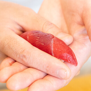 手間ひまをかけて、旬の魚の繊細な味わいを引き出す