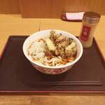 いろり庵きらく - 舞茸と長芋のかき揚げうどん