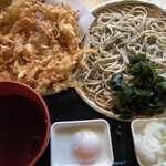 蕎麦 さだはる - 天ざる蕎麦・580円（ワカメ・大根おろし・ネギ・温泉卵がトッピング！）