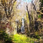 駒ヶ岳温泉 - 宿の前にある「友情の滝」