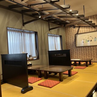 お座敷。掘りごたつではありませんが、子供に安全です。
●6名×3席