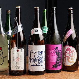 A full lineup including seasonal local sake and rich fruit wine