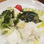 キッチン ブルー グローブ - 全体にソースを掛けました