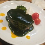 キッチン ブルー グローブ - 少し上から、春菊のすき焼き風ソースはタップリ！