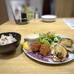 8TH SEA OYSTER Bar  - ◆牡蠣は2種類の調理で。パンか十穀米を選べますので、十穀米ご飯を。