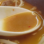Ichizenya - そこそこ濃厚鶏がら味噌スープです。 赤唐辛子が入ってピリ辛です。