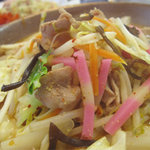 Ichizenya - 大ぶりに切られ、シャキっと炒めた野菜がたくさんのってます。