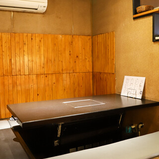 店内に一つだけの掘りごたつ(^-^)
4名様～6名様までご利用になれます。