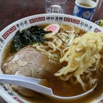 わたりや - 無心になって麺を啜(すす)ってます。