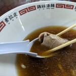 わたりや - 叉焼を一口噛ってはスープを一口。最後はこの作業を繰り返してフィニッシュ。