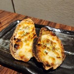 Zenseki Koshitsu Izakaya Gintei - 牡蠣チーズ焼き
